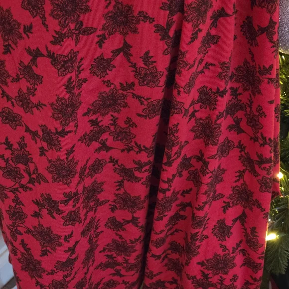 Secret Treasures Red and Black Floral Pajama Dress - Picture 10 of 10